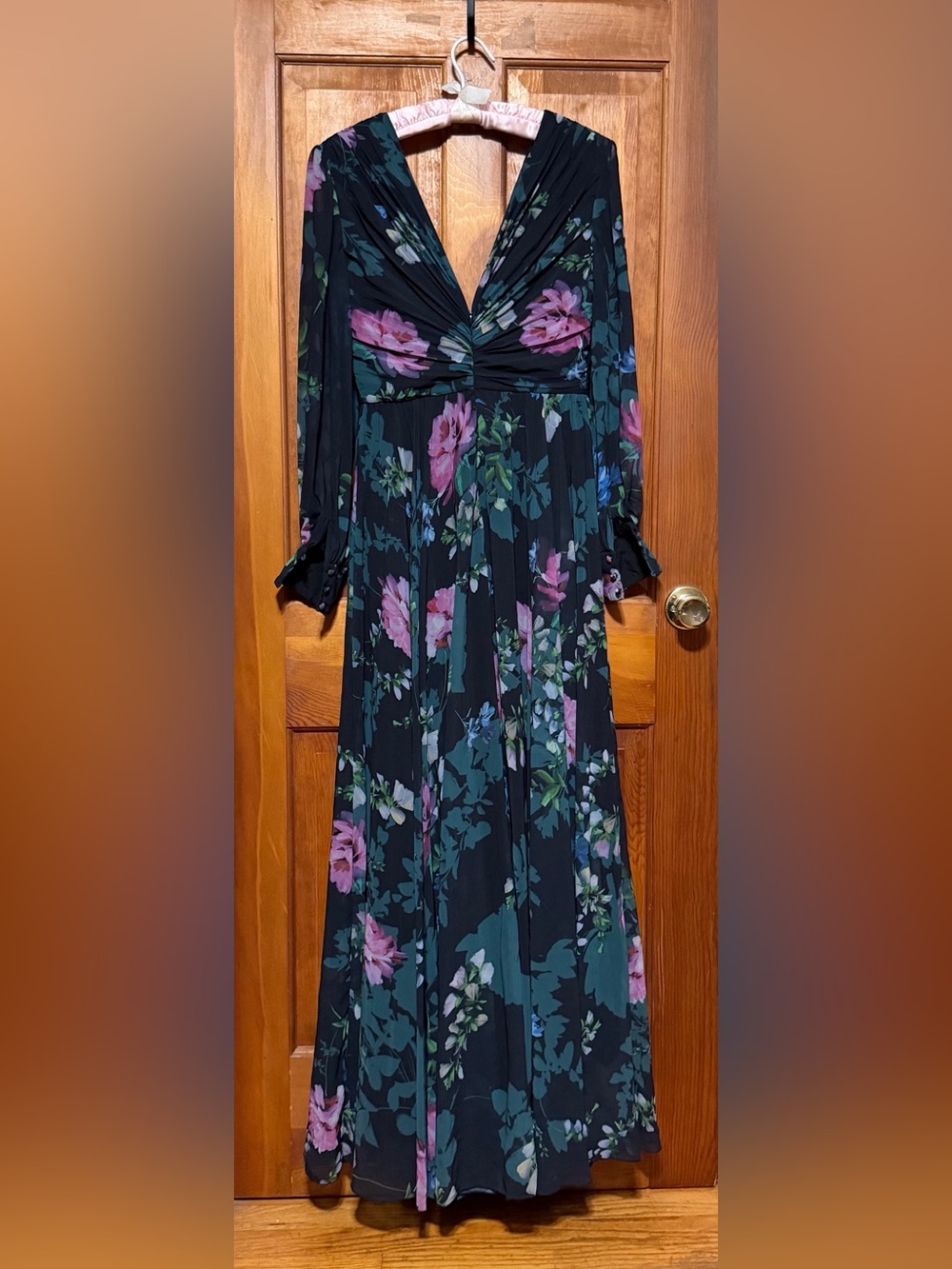 Badgley Mischka~Black Floral V-Neck Pleated Gown~Size 4~$915~ - Picture 7 of 8